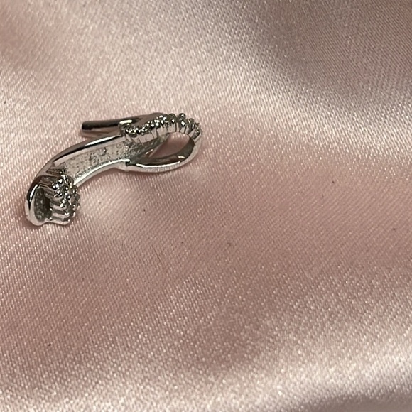 18K WHITE GOLD & DIAMOND HEEL CHARM - Picture 5 of 10